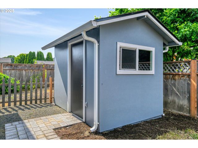 6023 MONDAVI Ln, Eugene, OR 97402