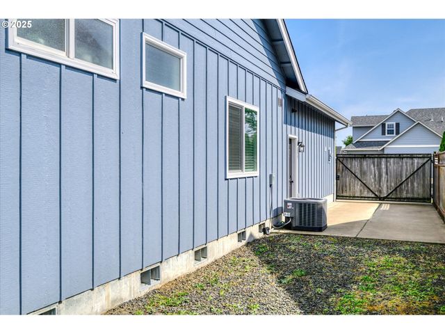 6023 MONDAVI Ln, Eugene, OR 97402