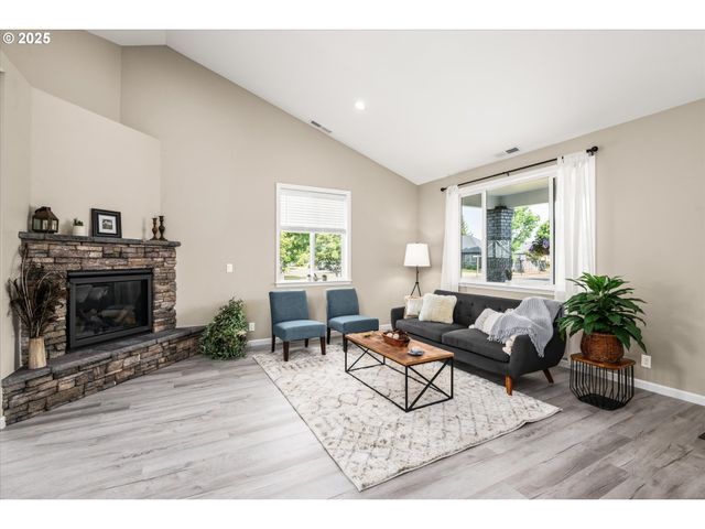 6023 MONDAVI Ln, Eugene, OR 97402