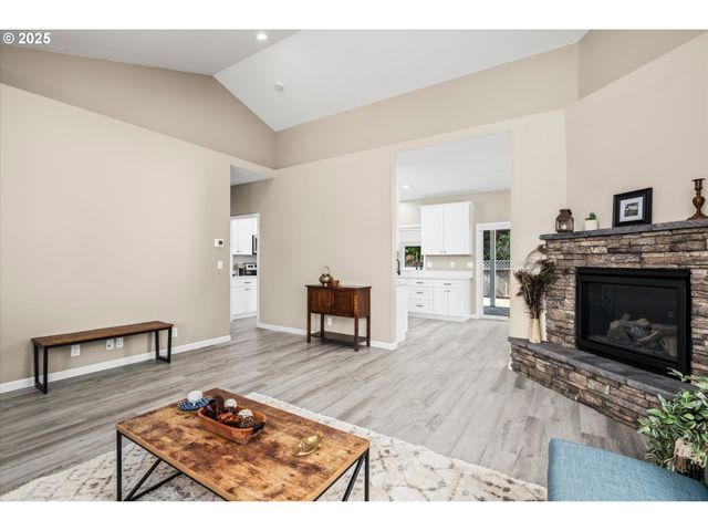 6023 MONDAVI Ln, Eugene, OR 97402