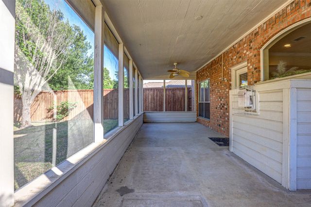 816 Flagstone Drive, Burleson, TX 76028