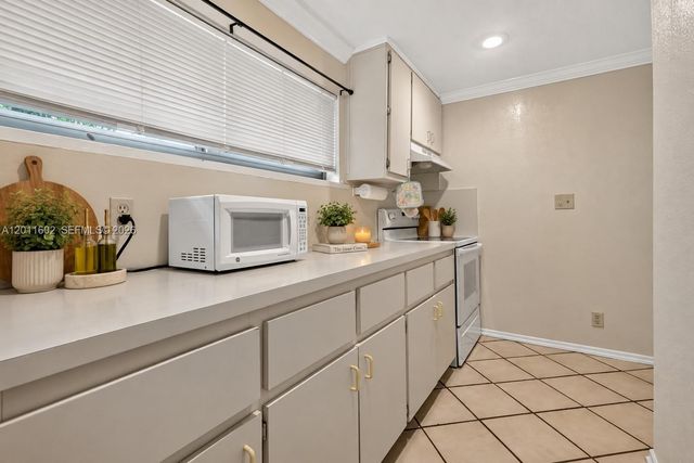 40 SE 8th Street, Dania Beach, FL 33004