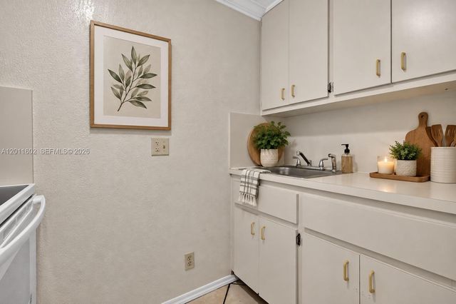 40 SE 8th Street, Dania Beach, FL 33004