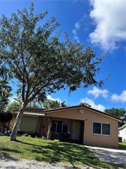 40 SE 8th Street, Dania Beach, FL 33004