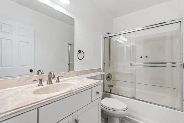 155 Avenida Descanso 202, Oceanside, CA 92057