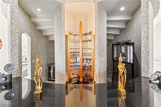 2200 PURPLE MAJESTY Court, Las Vegas, NV 89117