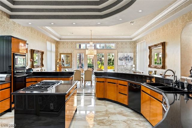 2200 PURPLE MAJESTY Court, Las Vegas, NV 89117