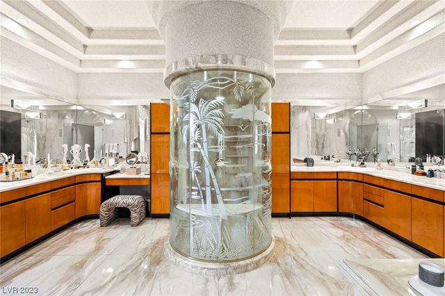 2200 PURPLE MAJESTY Court, Las Vegas, NV 89117