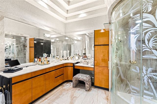 2200 PURPLE MAJESTY Court, Las Vegas, NV 89117