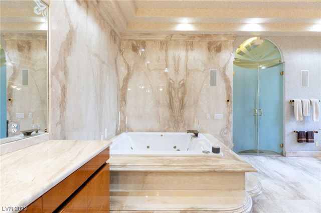 2200 PURPLE MAJESTY Court, Las Vegas, NV 89117