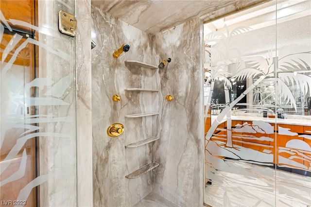 2200 PURPLE MAJESTY Court, Las Vegas, NV 89117