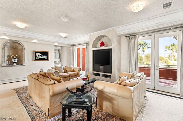 2200 PURPLE MAJESTY Court, Las Vegas, NV 89117