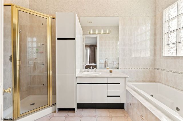 2200 PURPLE MAJESTY Court, Las Vegas, NV 89117