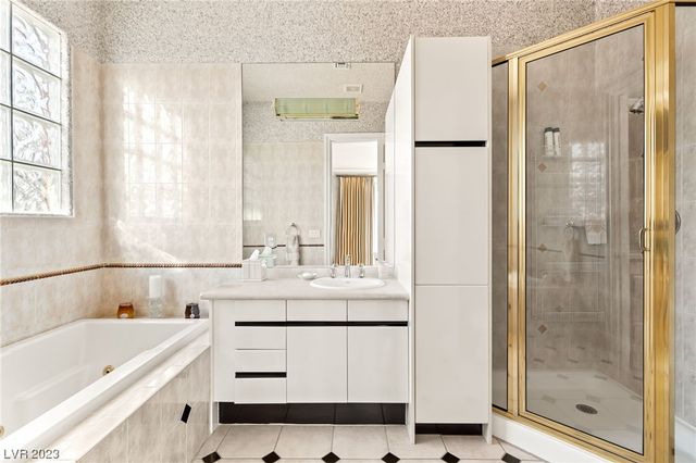 2200 PURPLE MAJESTY Court, Las Vegas, NV 89117