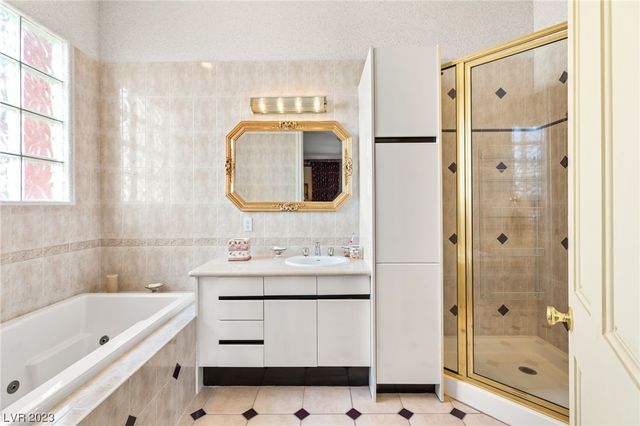 2200 PURPLE MAJESTY Court, Las Vegas, NV 89117