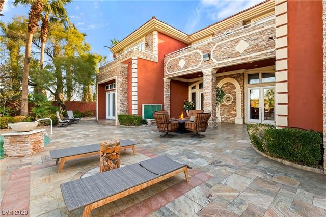 2200 PURPLE MAJESTY Court, Las Vegas, NV 89117