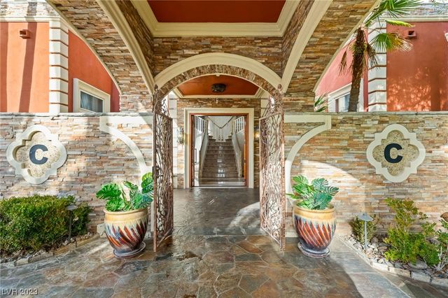 2200 PURPLE MAJESTY Court, Las Vegas, NV 89117