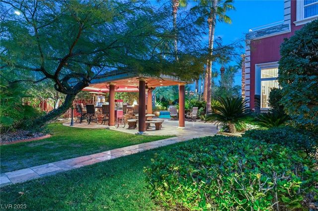 2200 PURPLE MAJESTY Court, Las Vegas, NV 89117