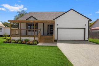 403 Jones ST, Smithville, TX 78957