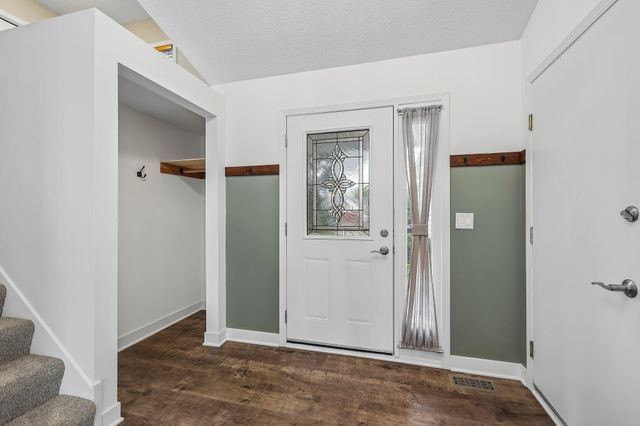 3460 Commonwealth Avenue, Woodbury, MN 55125