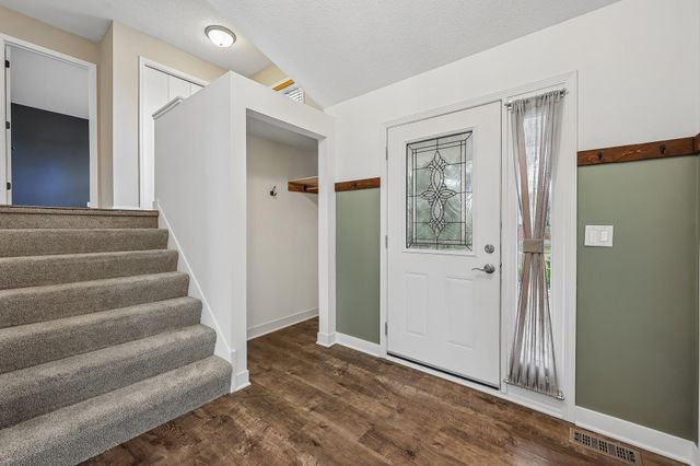 3460 Commonwealth Avenue, Woodbury, MN 55125