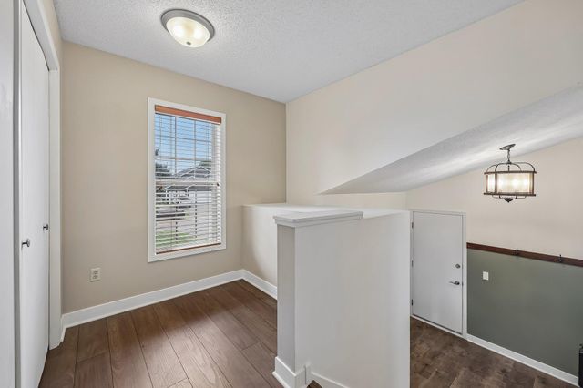 3460 Commonwealth Avenue, Woodbury, MN 55125