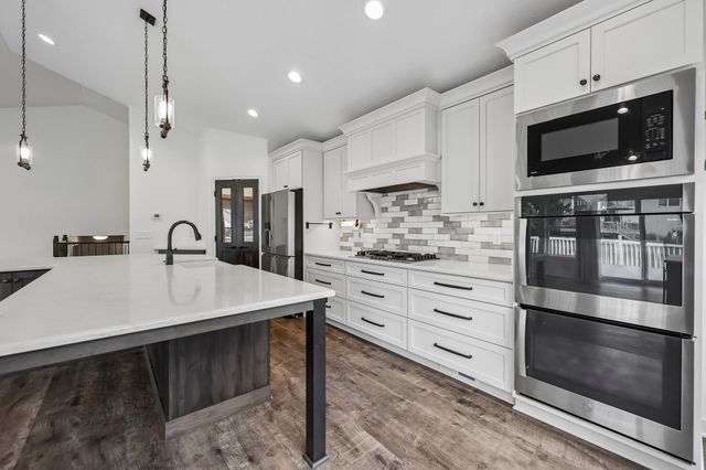 3460 Commonwealth Avenue, Woodbury, MN 55125
