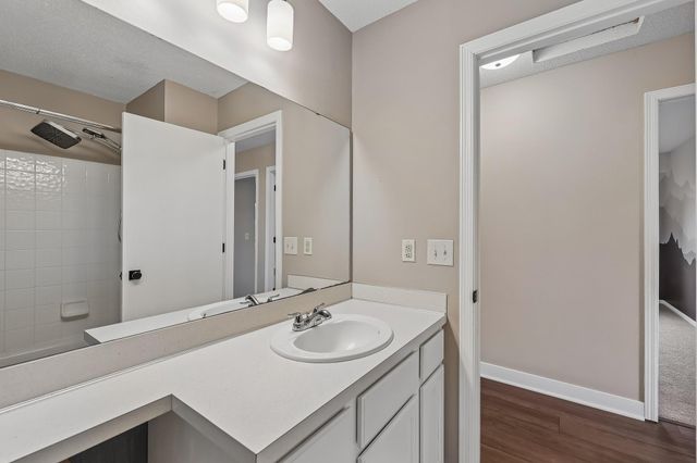3460 Commonwealth Avenue, Woodbury, MN 55125