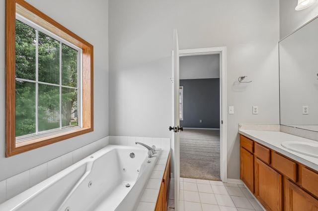3460 Commonwealth Avenue, Woodbury, MN 55125