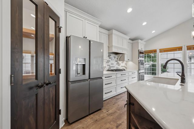 3460 Commonwealth Avenue, Woodbury, MN 55125