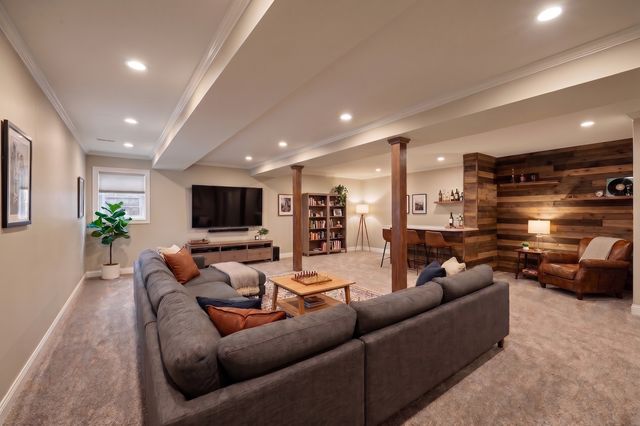 3460 Commonwealth Avenue, Woodbury, MN 55125