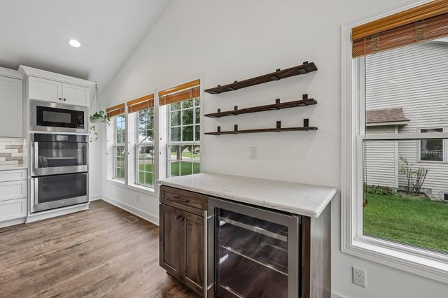 3460 Commonwealth Avenue, Woodbury, MN 55125