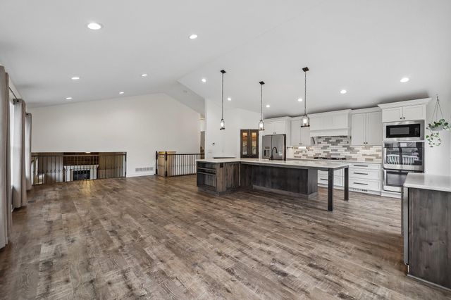 3460 Commonwealth Avenue, Woodbury, MN 55125