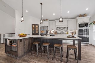 3460 Commonwealth Avenue, Woodbury, MN 55125