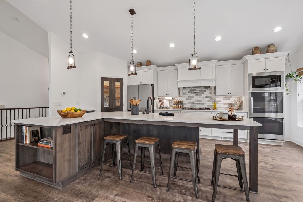 3460 Commonwealth Avenue, Woodbury, MN 55125