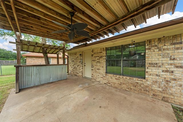 202 Lee Lane, Lorena, TX 76655