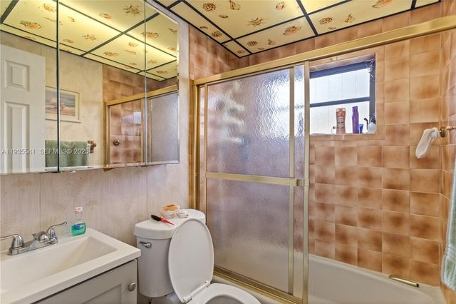 6811 Thomas St, Hollywood, FL 33024