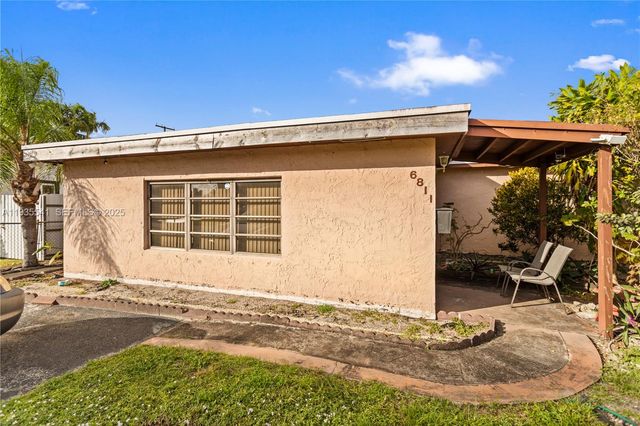 6811 Thomas St, Hollywood, FL 33024