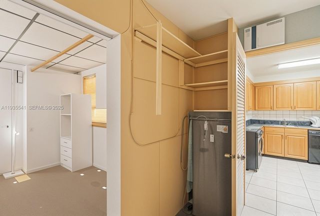 6811 Thomas St, Hollywood, FL 33024