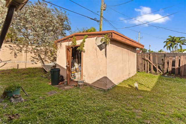 6811 Thomas St, Hollywood, FL 33024