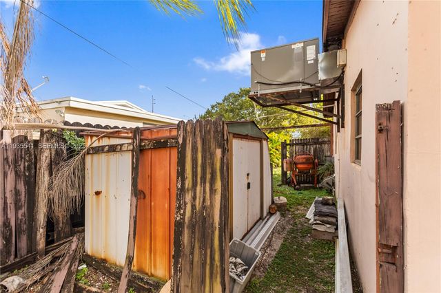 6811 Thomas St, Hollywood, FL 33024