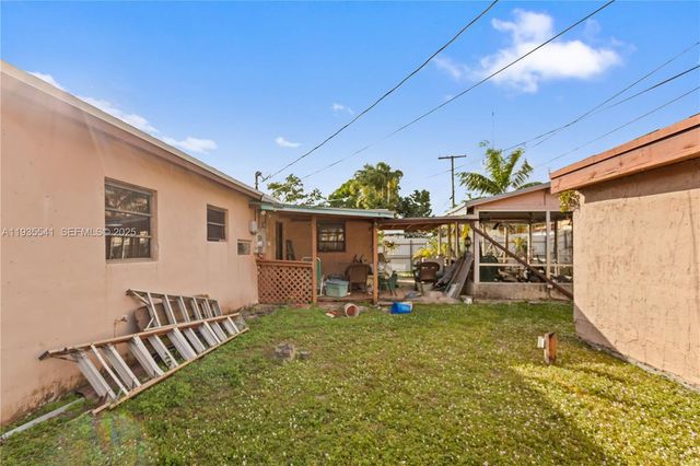 6811 Thomas St, Hollywood, FL 33024