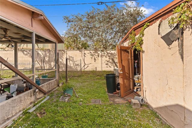 6811 Thomas St, Hollywood, FL 33024