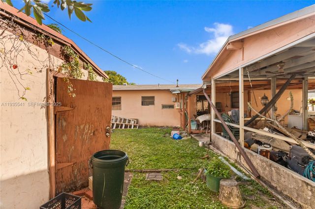 6811 Thomas St, Hollywood, FL 33024