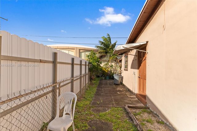 6811 Thomas St, Hollywood, FL 33024