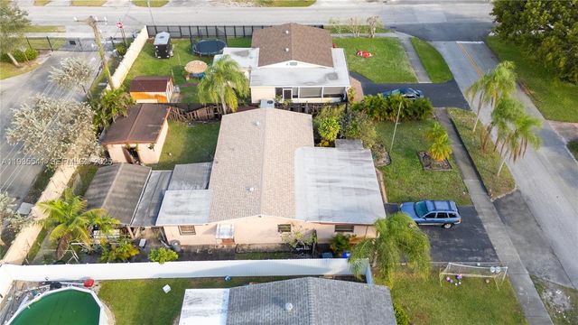 6811 Thomas St, Hollywood, FL 33024