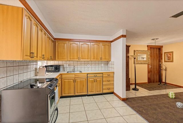 6811 Thomas St, Hollywood, FL 33024