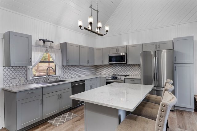1341 Ranchero Rd, Kerrville, TX 78028