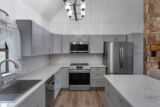 1341 Ranchero Rd, Kerrville, TX 78028
