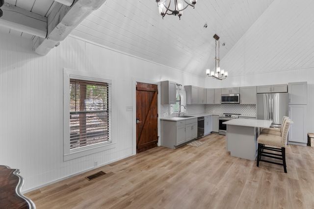 1341 Ranchero Rd, Kerrville, TX 78028
